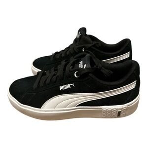 PUMA Smash V2 Platform Black and White Suede Sneakers Size 8.5